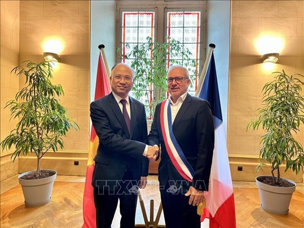 France’s Nevers city looks to enhance cooperation with Vietnamese localities